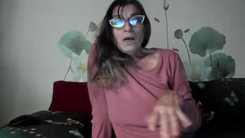 Snapshot of badgg chatting on November 25, 2:06 pm Gina online show from November 25, 2:06 pm