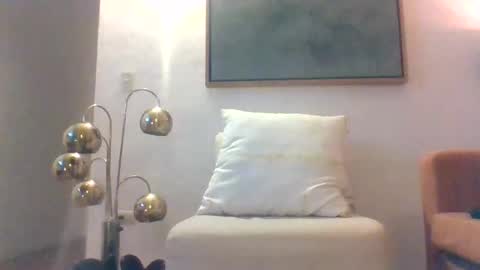 Snapshot of badhombremx chatting on November 20, 1:39 am Mexican livin Off the Wall online show from November 20, 1:39 am