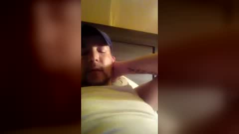 Snapshot of badland2017 chatting on June 12, 2:10 am badland2017 online show from June 12, 2:10 am