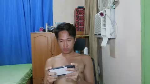 Snapshot of baggage00 chatting on July 13, 12:35 am baggage00 online show from July 13, 12:35 am
