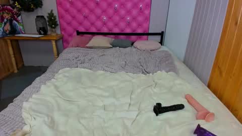 Snapshot of baiambel_mi chatting on February 18, 2:06 pm holly online show from February 18, 2:06 pm