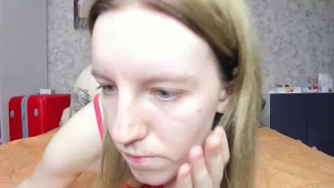 Snapshot of baiambel_mi chatting on October 7, 3:42 pm holly online show from October 7, 3:42 pm