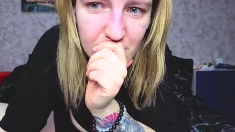 Snapshot of baiambel_mi chatting on November 25, 4:07 pm holly online show from November 25, 4:07 pm