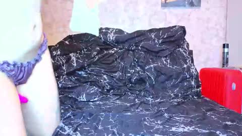 Snapshot of baiambel_mi chatting on December 2, 3:40 pm holly online show from December 2, 3:40 pm