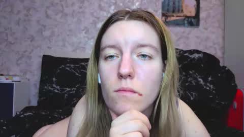 Snapshot of baiambel_mi chatting on December 5, 3:41 pm holly online show from December 5, 3:41 pm