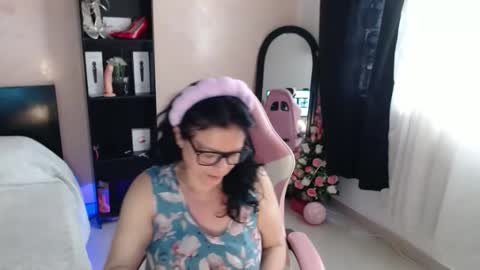 Snapshot of bailarina_atrevida chatting on February 17, 1:10 pm sandra online show from February 17, 1:10 pm