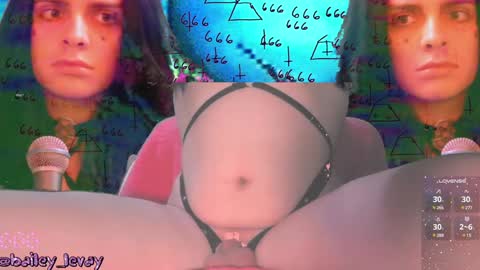 Snapshot of baileylevay chatting on February 9, 12:39 am Bailey Levay online show from February 9, 12:39 am
