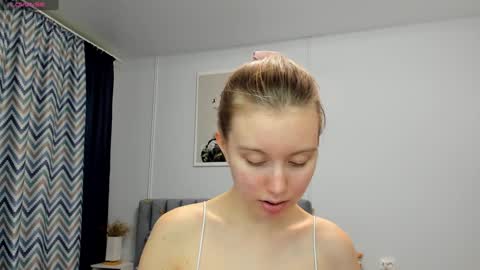 Snapshot of bam_bi chatting on January 23, 3:58 am Kira online show from January 23, 3:58 am