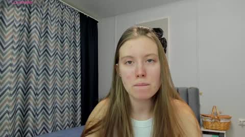 Snapshot of bam_bi chatting on February 8, 6:55 pm Kira online show from February 8, 6:55 pm