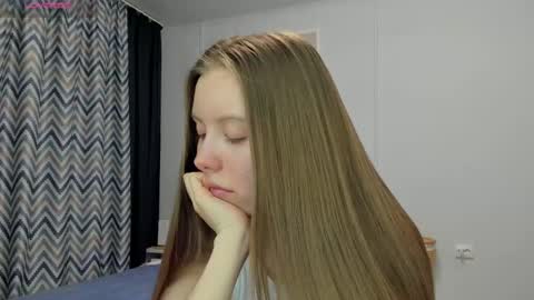 Snapshot of bam_bi chatting on February 27, 11:15 pm Kira online show from February 27, 11:15 pm