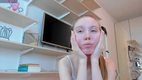 Snapshot of bam_bi chatting on September 12, 1:33 pm Kira online show from September 12, 1:33 pm