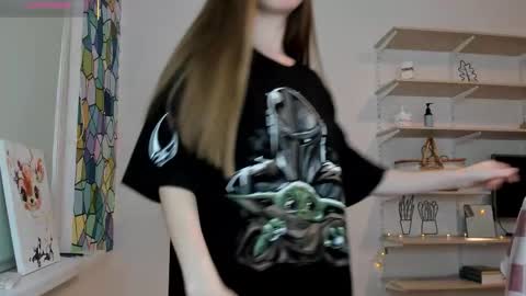 Snapshot of bam_bi chatting on October 10, 1:43 pm Kira online show from October 10, 1:43 pm