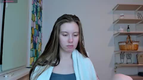 Snapshot of bam_bi chatting on October 26, 12:27 am Kira online show from October 26, 12:27 am