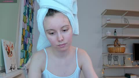 Snapshot of bam_bi chatting on December 15, 3:05 pm Kira online show from December 15, 3:05 pm