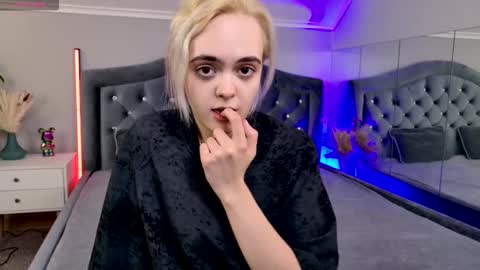 Snapshot of bambi_bloom_ chatting on March 2, 6:47 am Bambi online show from March 2, 6:47 am