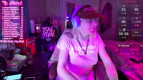 Snapshot of bambibimbosparkles chatting on April 28, 3:22 am Bambi Sparkles TS online show from April 28, 3:22 am