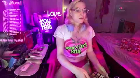 Snapshot of bambibimbosparkles chatting on May 23, 3:12 am Bambi Sparkles TS online show from May 23, 3:12 am