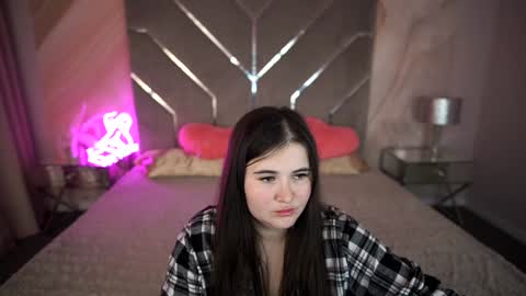 Snapshot of bambiliii chatting on February 4, 9:10 pm Bambi online show from February 4, 9:10 pm