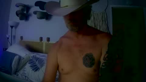 Snapshot of bananas318 chatting on October 24, 2:30 am bananas318 online show from October 24, 2:30 am