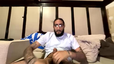 bandzz2333 online show from April 17, 8:45 pm