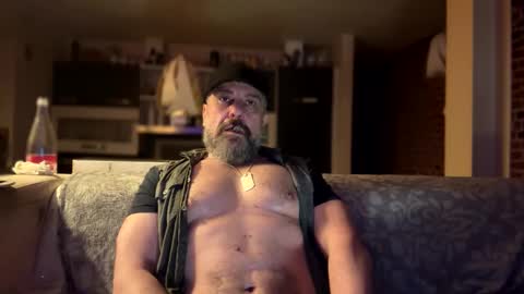 Snapshot of barba71 chatting on January 31, 3:41 am Military man 69 online show from January 31, 3:41 am