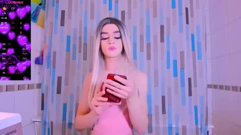 Snapshot of barbara_6_6_6 chatting on January 10, 10:39 am Barbara Blossom online show from January 10, 10:39 am