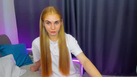Snapshot of barbarachic chatting on June 23, 12:03 pm BarbaraChic online show from June 23, 12:03 pm