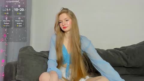 Snapshot of barbbiiedoll chatting on February 19, 10:28 pm Kendall online show from February 19, 10:28 pm