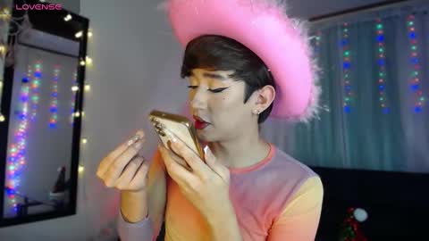          I work from home this is my room 3 online show from December 17, 9:17 am