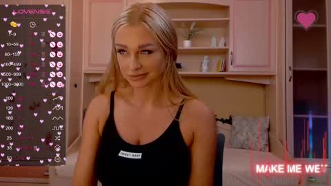 Snapshot of barbie_kiss1 chatting on December 5, 1:25 am barbie online show from December 5, 1:25 am