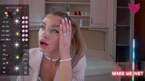 Snapshot of barbie_kiss1 chatting on February 26, 4:03 am barbie online show from February 26, 4:03 am