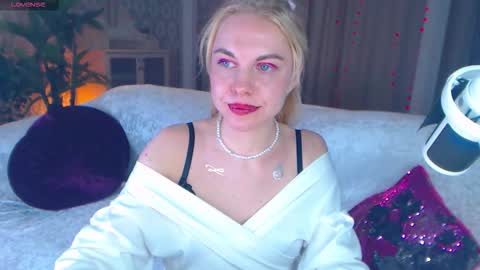 Snapshot of barbie_kiss1 chatting on November 18, 6:40 am barbie online show from November 18, 6:40 am