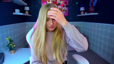 Snapshot of barbie_lis chatting on December 24, 12:00 am LisGTM2 Mon-Thu Sat 0100am-0700am online show from December 24, 12:00 am