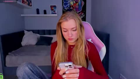 Snapshot of barbie_lis chatting on November 4, 12:54 am LisGTM2 Mon-Thu Sat 0100am-0700am online show from November 4, 12:54 am