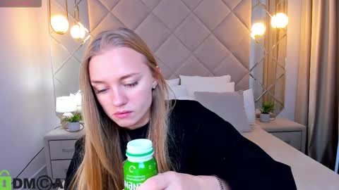 Snapshot of barbie_lis chatting on November 5, 12:43 am LisGTM2 Mon-Thu Sat 0100am-0700am online show from November 5, 12:43 am