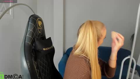 Snapshot of barbie_lis chatting on November 12, 12:44 am LisGTM2 Mon-Thu Sat 0100am-0700am online show from November 12, 12:44 am