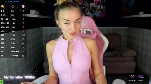 Snapshot of barbie_lis chatting on November 12, 11:36 pm LisGTM2 Mon-Thu Sat 0100am-0700am online show from November 12, 11:36 pm