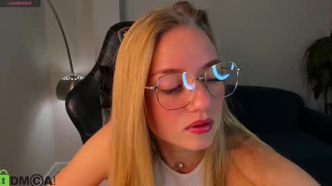 Snapshot of barbie_lis chatting on November 17, 12:16 am LisGTM2 Mon-Thu Sat 0100am-0700am online show from November 17, 12:16 am