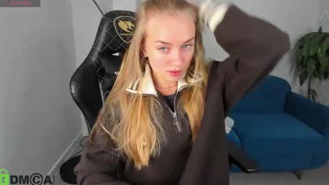 Snapshot of barbie_lis chatting on November 19, 12:54 am LisGTM2 Mon-Thu Sat 0100am-0700am online show from November 19, 12:54 am