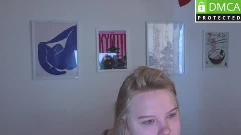 Snapshot of barbie_staze chatting on May 21, 3:02 am Barbie Staze online show from May 21, 3:02 am