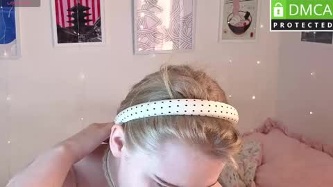 Snapshot of barbie_staze chatting on June 8, 2:45 am Barbie Staze online show from June 8, 2:45 am