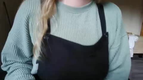 barbiedoll713 online show from May 10, 2:17 am