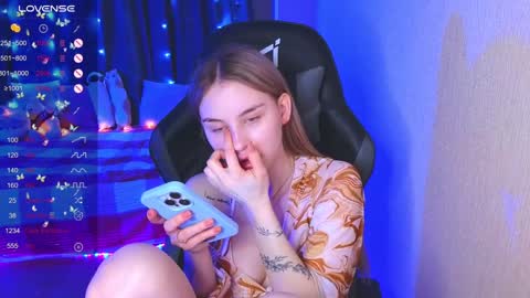 Snapshot of barbieee_doll chatting on December 4, 2:20 am Eva online show from December 4, 2:20 am