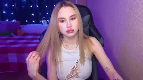 Snapshot of barbieee_doll chatting on February 21, 1:00 pm Eva online show from February 21, 1:00 pm