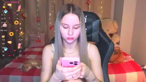 Snapshot of barbieee_doll chatting on December 1, 12:43 pm Eva online show from December 1, 12:43 pm