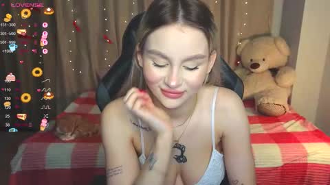 Snapshot of barbieee_doll chatting on December 5, 11:41 am Eva online show from December 5, 11:41 am