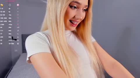 Mia online show from April 12, 3:28 pm