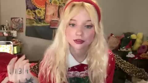 Snapshot of bardoteyed chatting on December 1, 8:14 pm Bardot Eyed online show from December 1, 8:14 pm