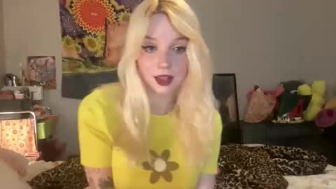 Snapshot of bardoteyed chatting on December 3, 8:18 pm Bardot Eyed online show from December 3, 8:18 pm