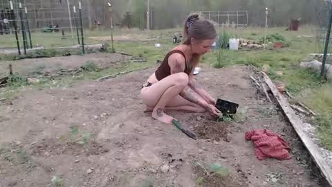 BareFootMuse online show from April 13, 10:15 pm